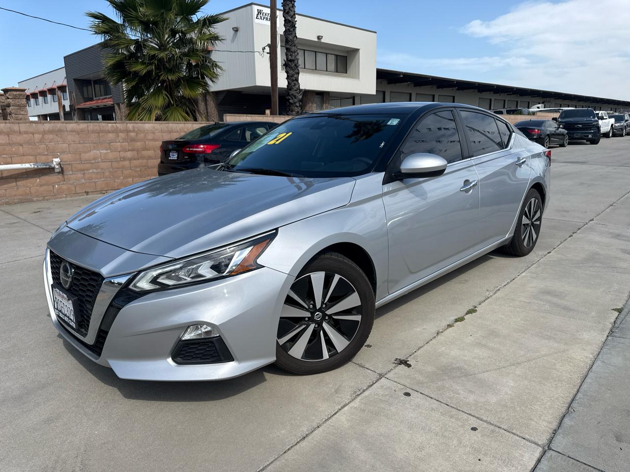 Nissan Altima 2.5 SV Sedan 2021