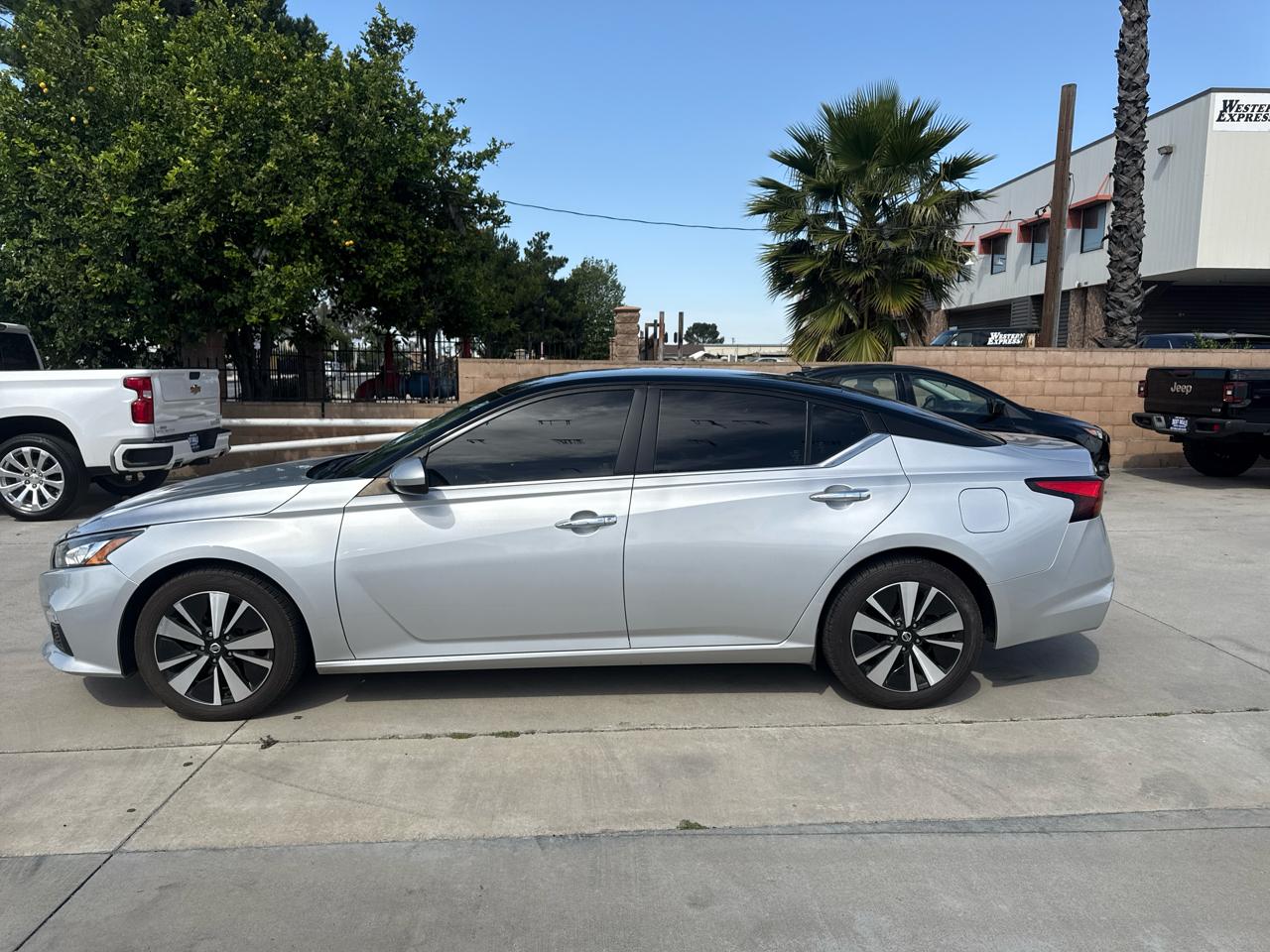 Nissan Altima 2.5 SV Sedan 2021