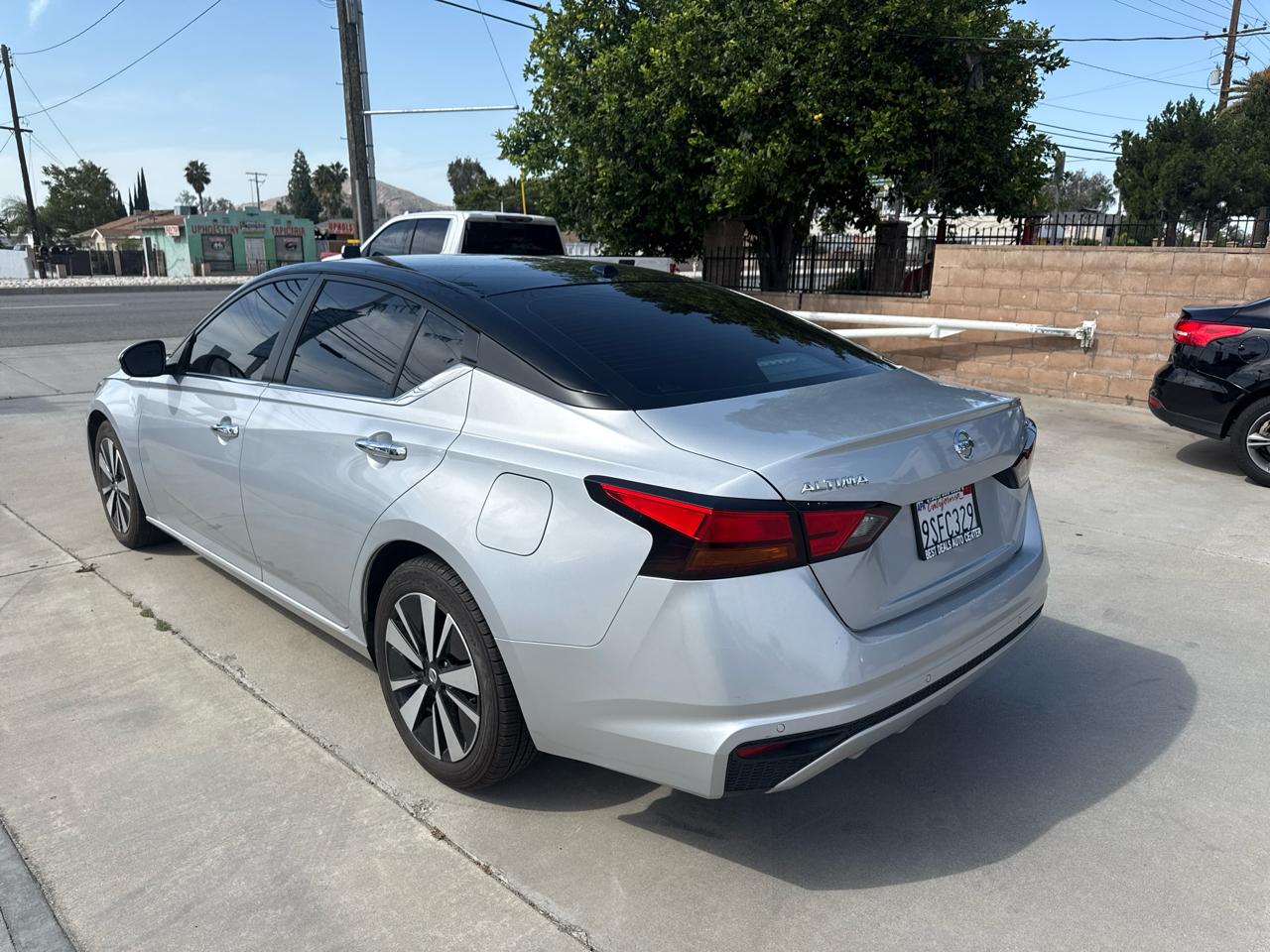 Nissan Altima 2.5 SV Sedan 2021