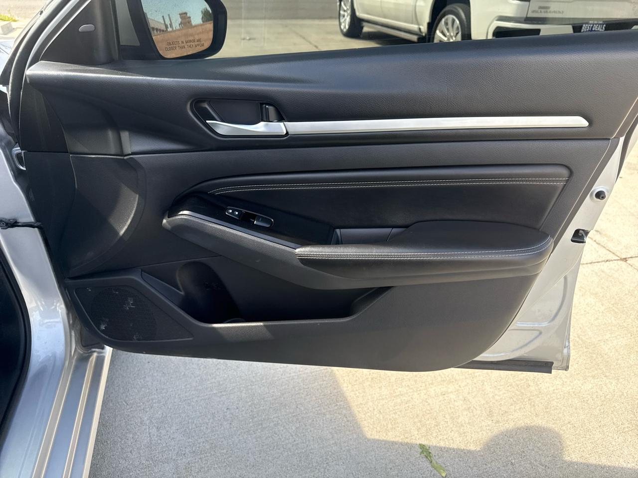 Nissan Altima 2.5 SV Sedan 2021