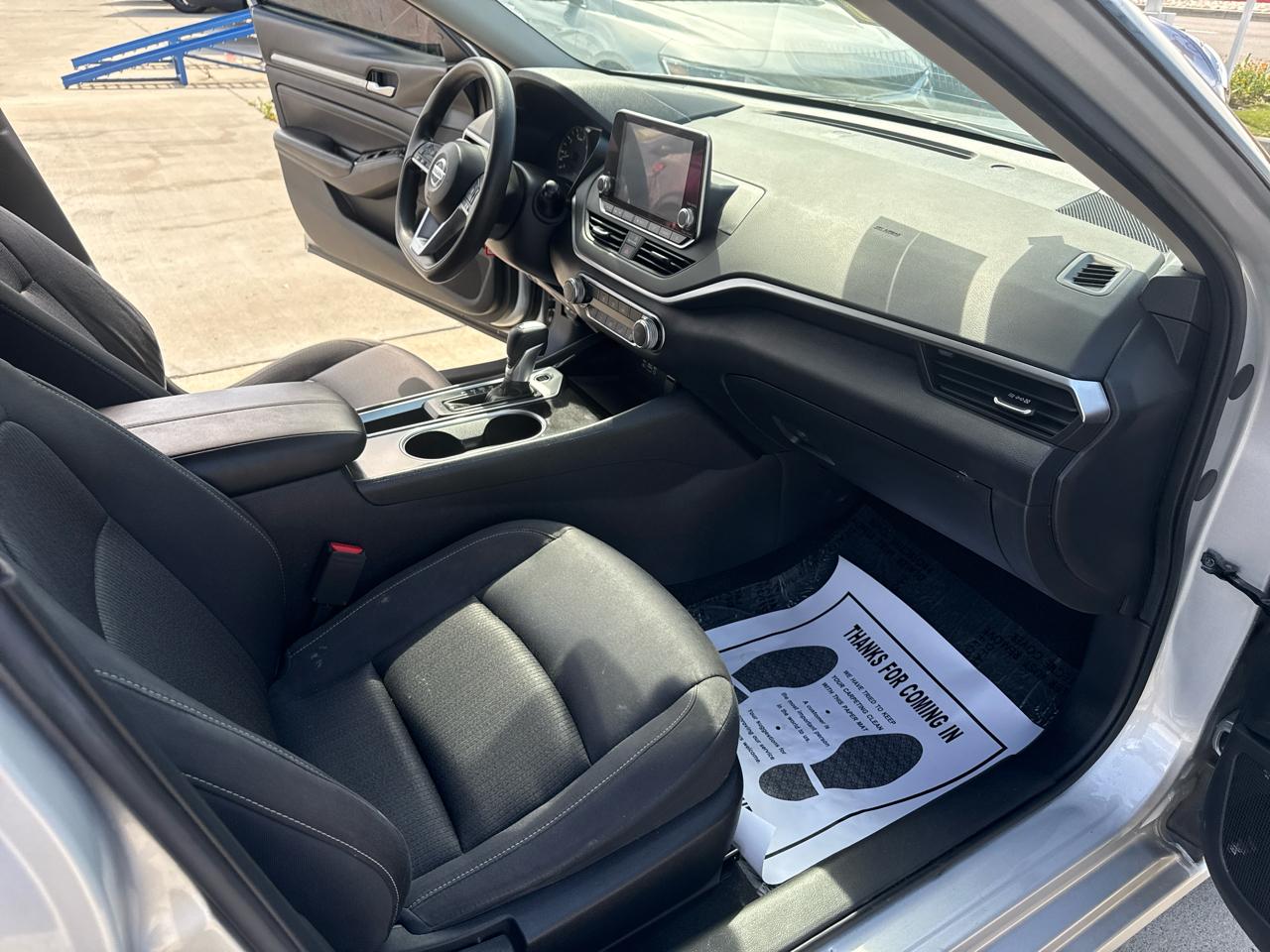 Nissan Altima 2.5 SV Sedan 2021