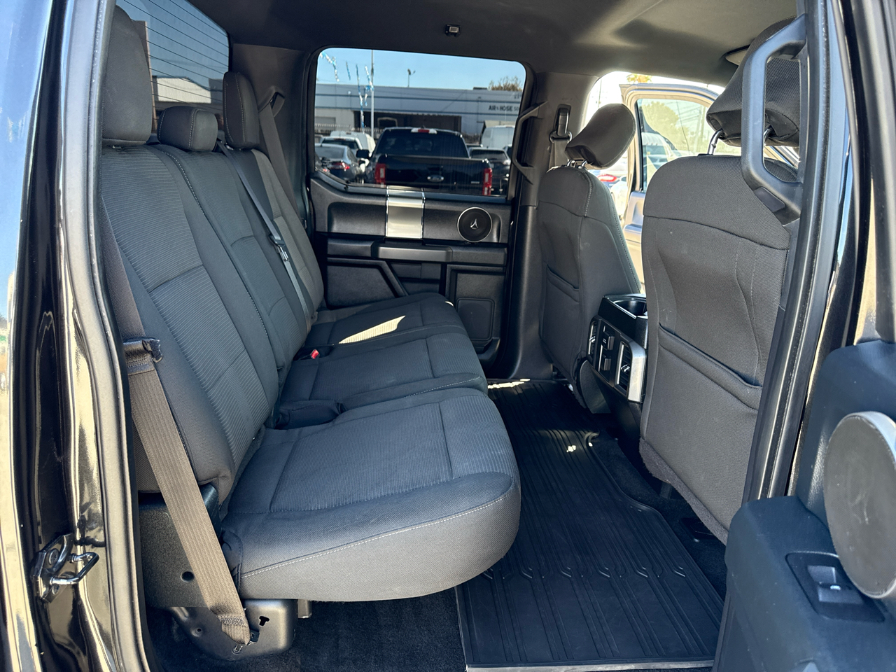 Ford F-150 2WD SuperCab 145" XLT 2015 Ford F-150 2WD SuperCab 145" XLT 2015