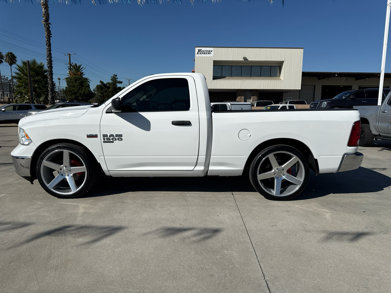 RAM 1500 Classic Tradesman 4x2 Reg Cab 6'4" Box 2019 RAM 1500 Classic Tradesman 4x2 Reg Cab 6'4" Box 2019
