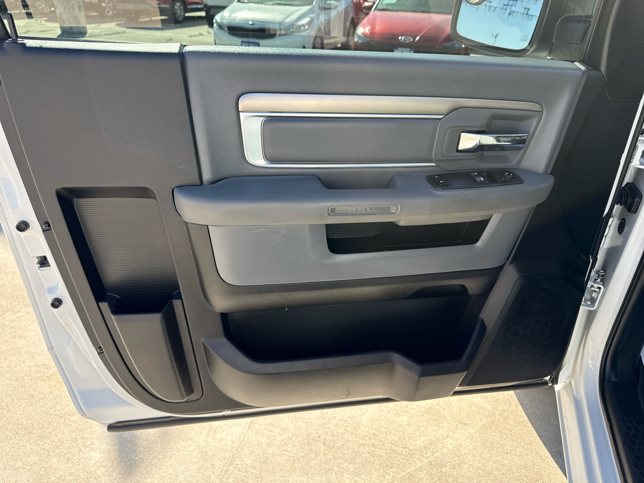 RAM 1500 Classic Tradesman 4x2 Reg Cab 6'4" Box 2019 RAM 1500 Classic Tradesman 4x2 Reg Cab 6'4" Box 2019