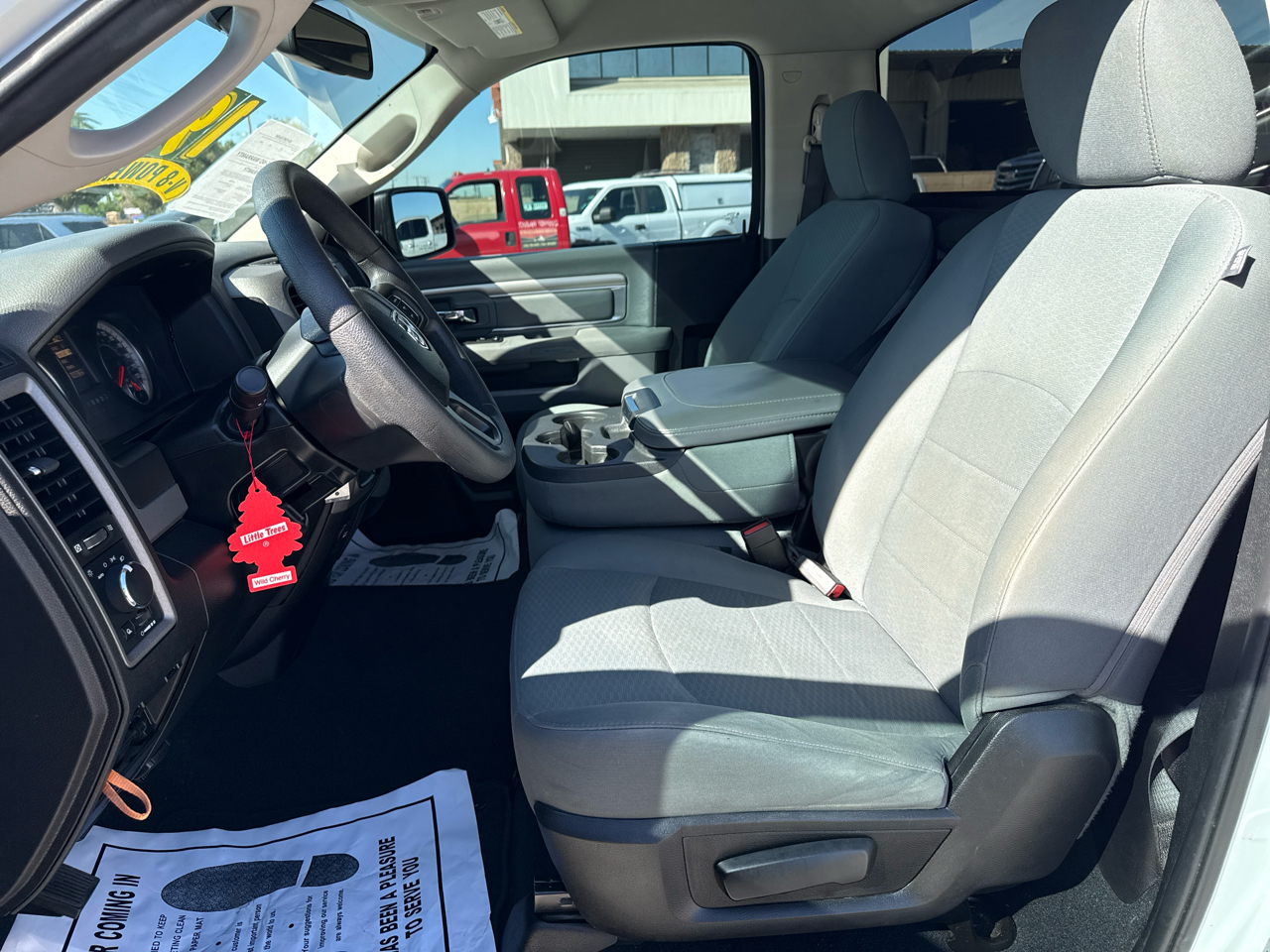 RAM 1500 Classic Tradesman 4x2 Reg Cab 6'4" Box 2019 RAM 1500 Classic Tradesman 4x2 Reg Cab 6'4" Box 2019