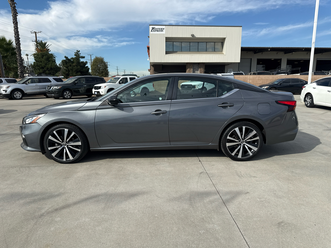 Nissan Altima 2.5 SR Sedan 2021 Nissan Altima 2.5 SR Sedan 2021