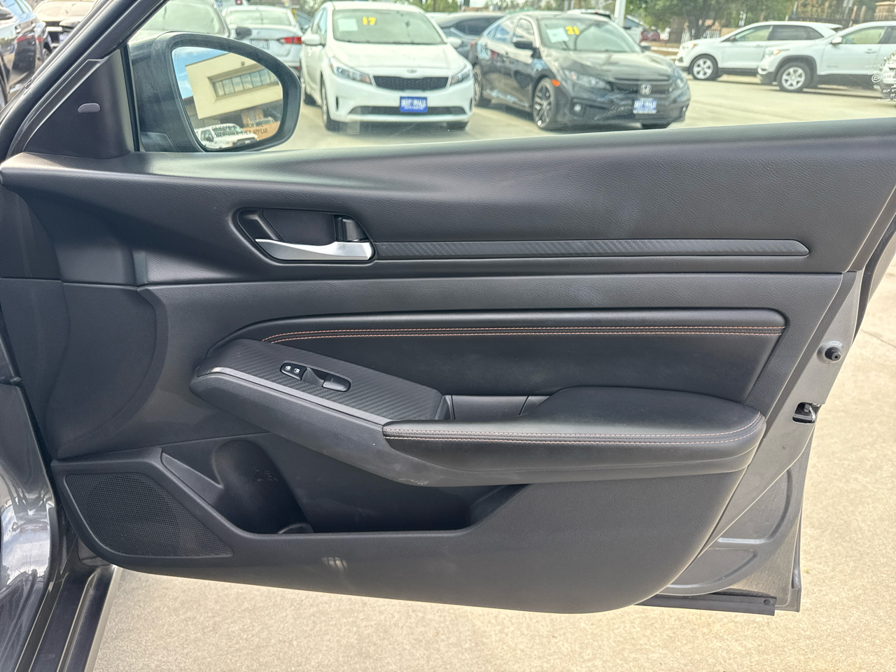 Nissan Altima 2.5 SR Sedan 2021 Nissan Altima 2.5 SR Sedan 2021