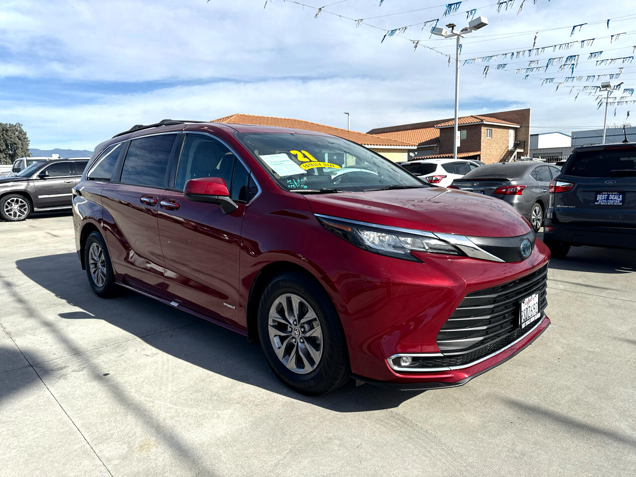 Toyota Sienna XLE FWD 8-Passenger (Natl) 2021