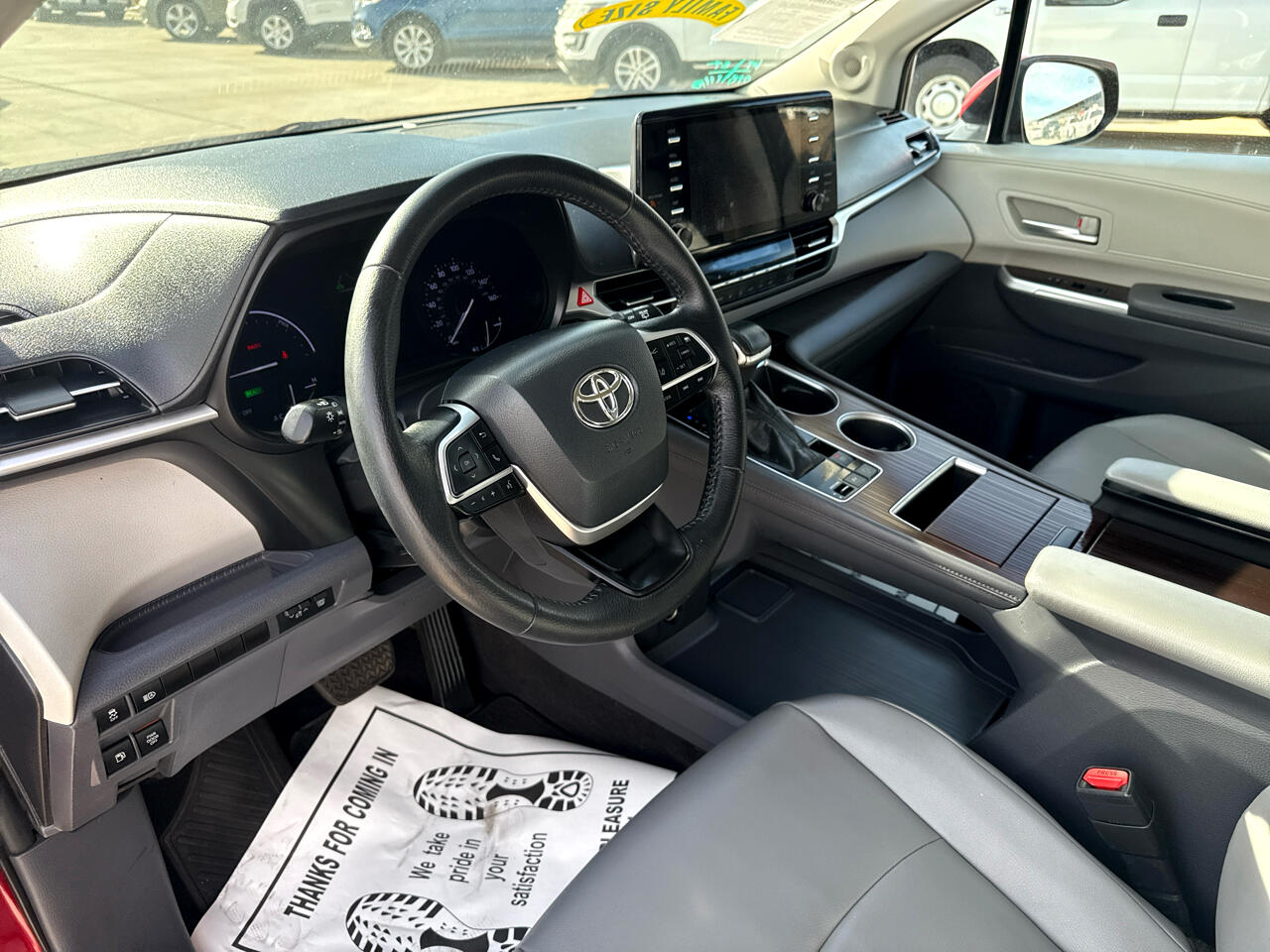 Toyota Sienna XLE FWD 8-Passenger (Natl) 2021