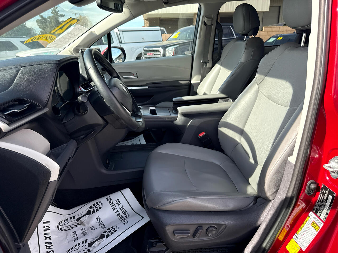 Toyota Sienna XLE FWD 8-Passenger (Natl) 2021