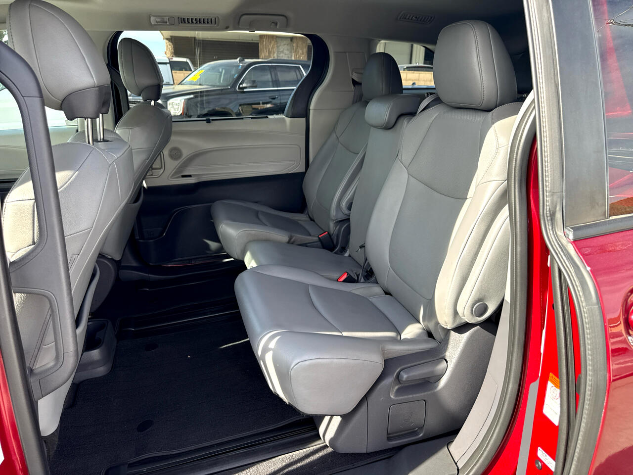 Toyota Sienna XLE FWD 8-Passenger (Natl) 2021
