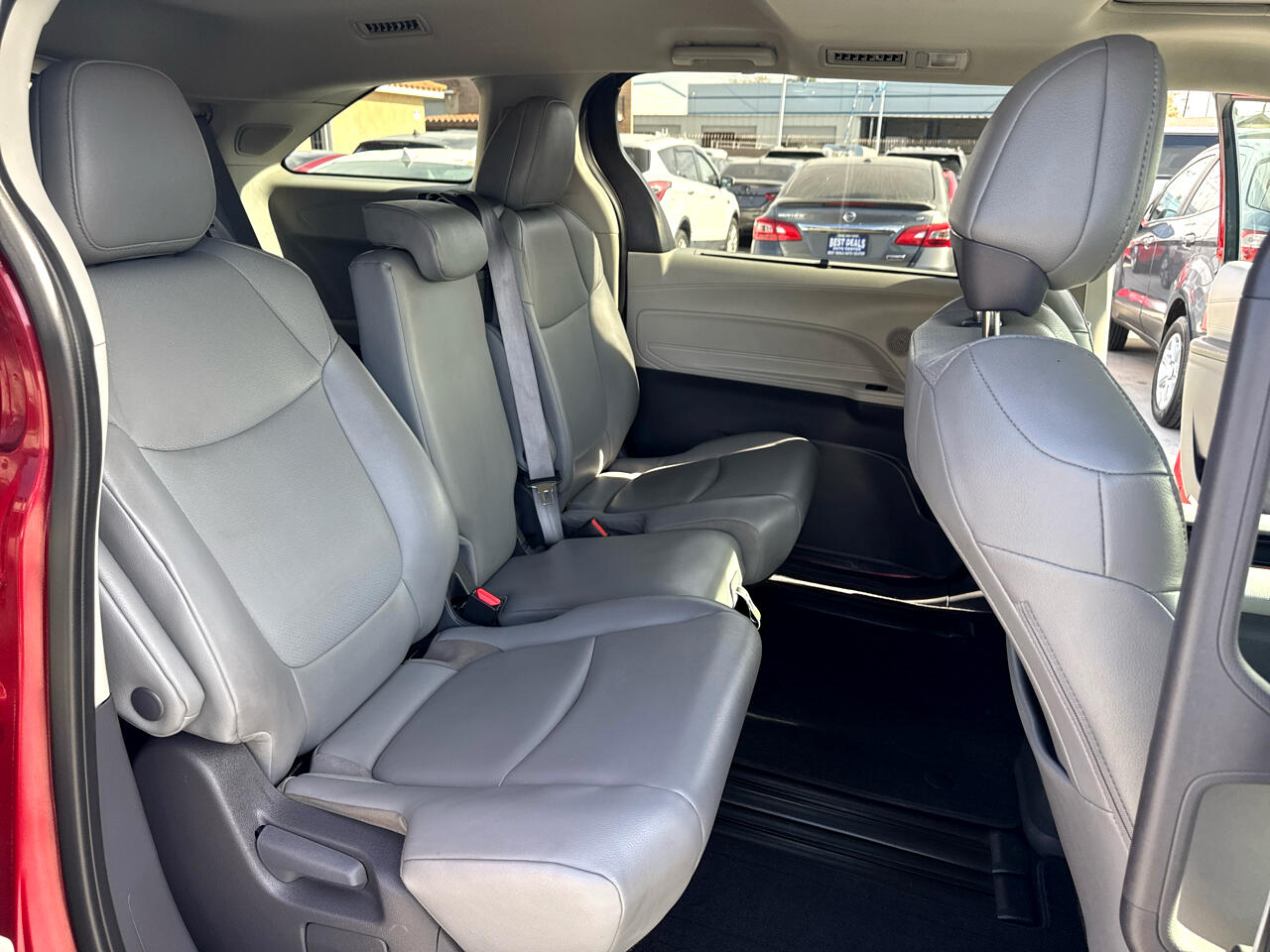 Toyota Sienna XLE FWD 8-Passenger (Natl) 2021
