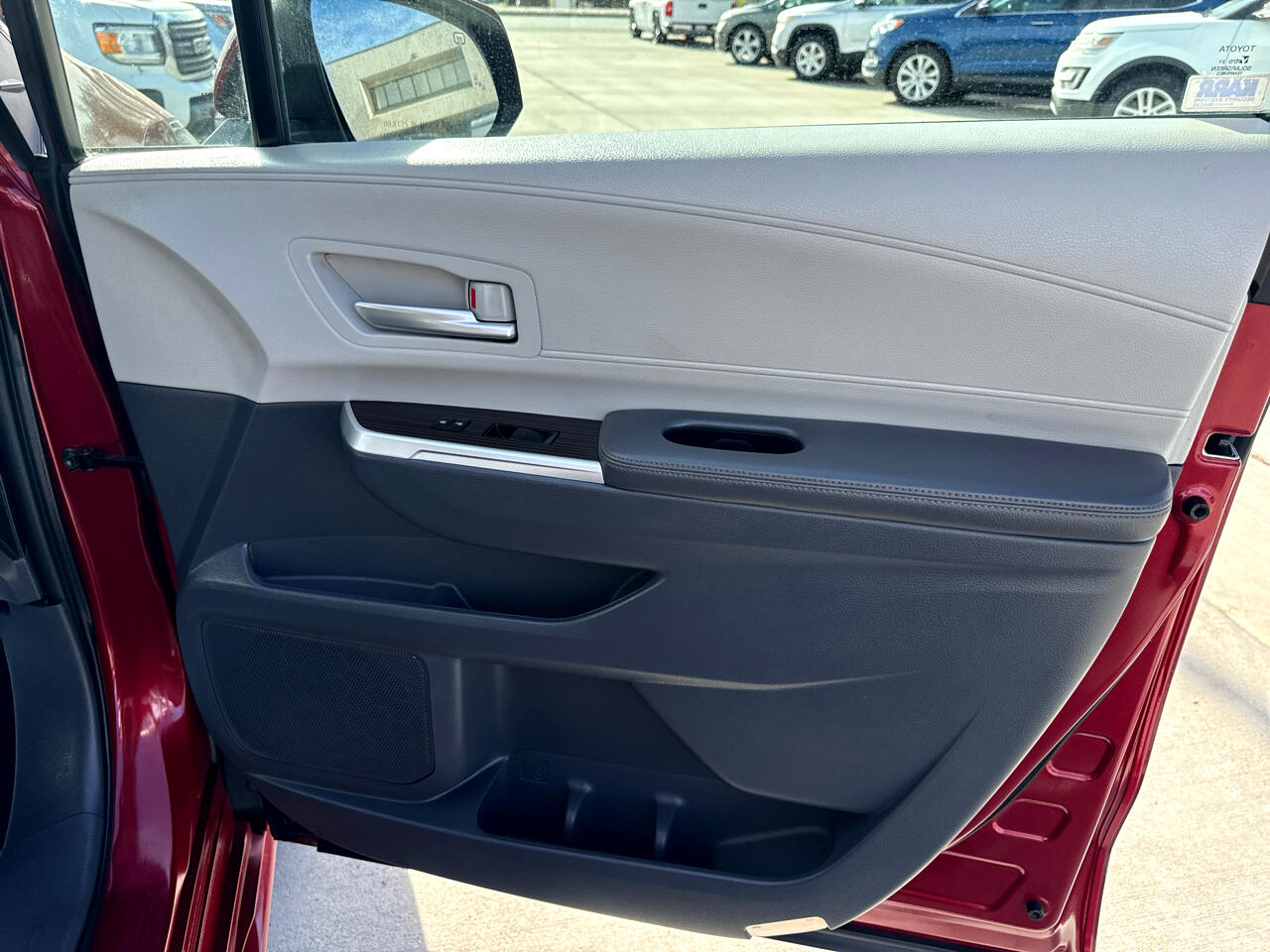 Toyota Sienna XLE FWD 8-Passenger (Natl) 2021