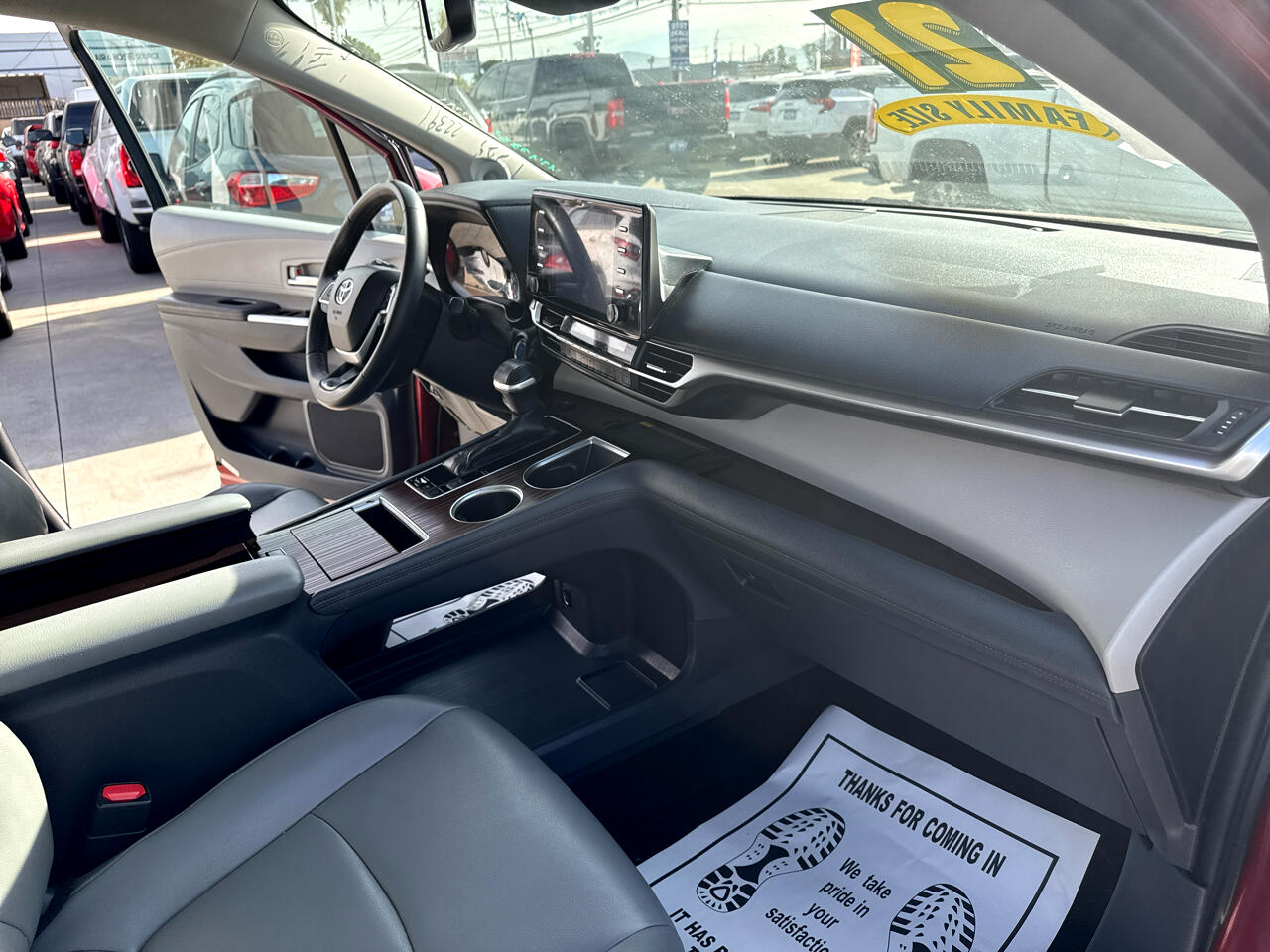 Toyota Sienna XLE FWD 8-Passenger (Natl) 2021