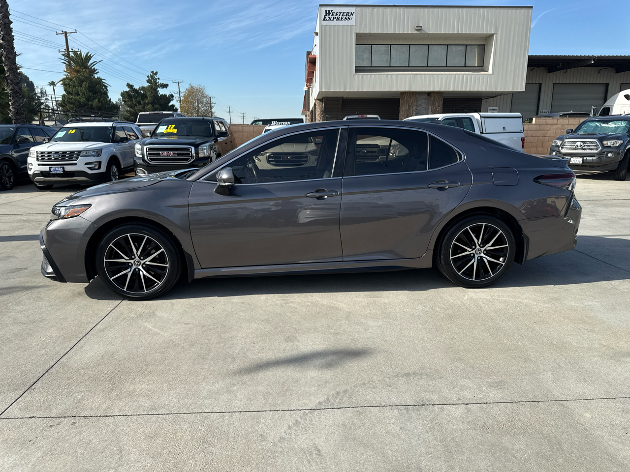 Toyota Camry SE Auto (Natl) 2023