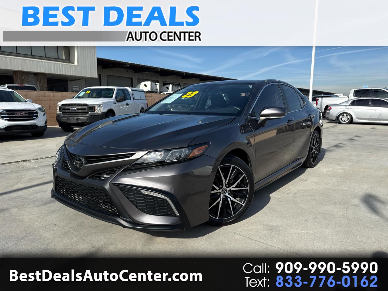 2023 Toyota Camry SE's photo