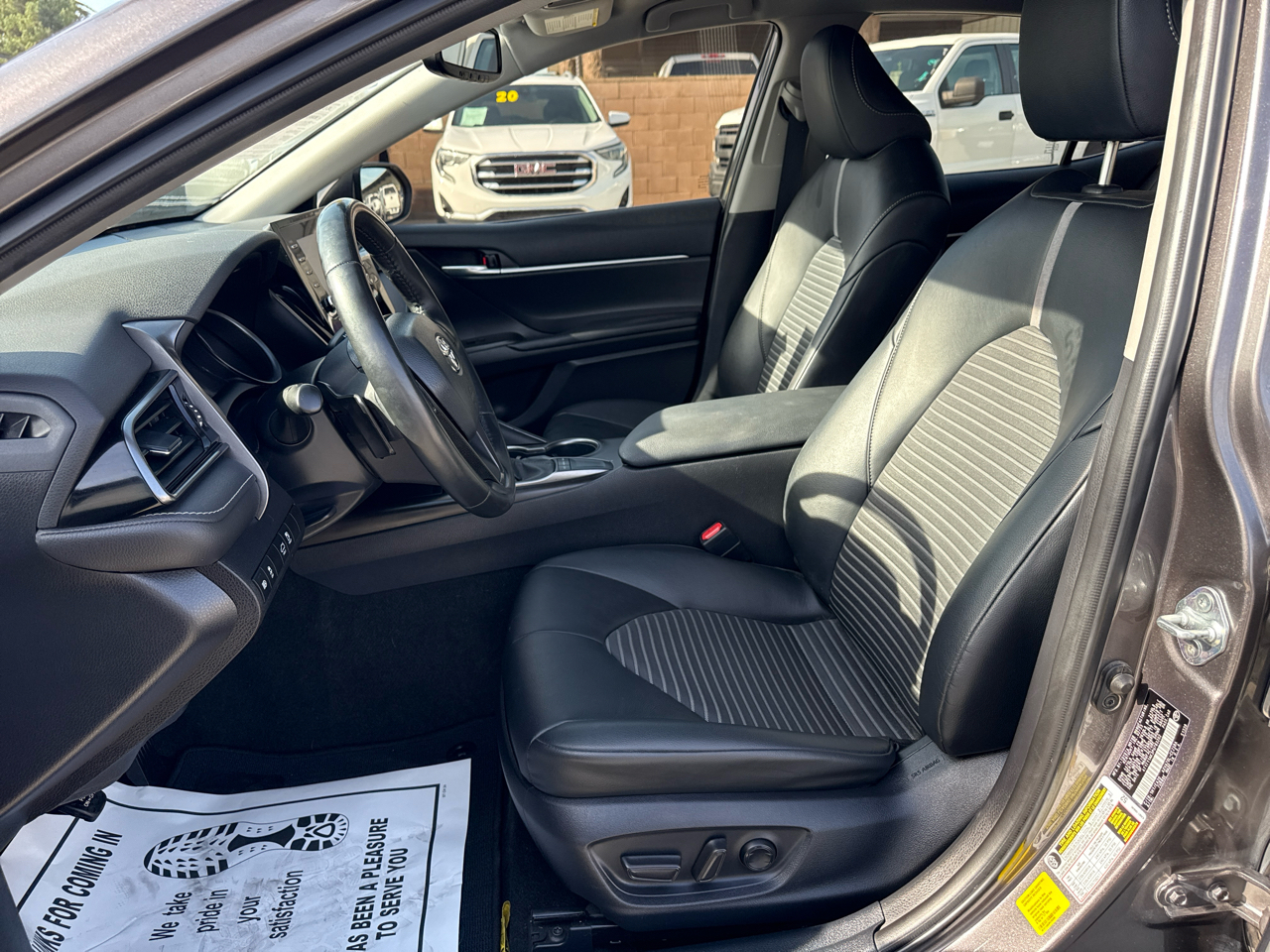 Toyota Camry SE Auto (Natl) 2023