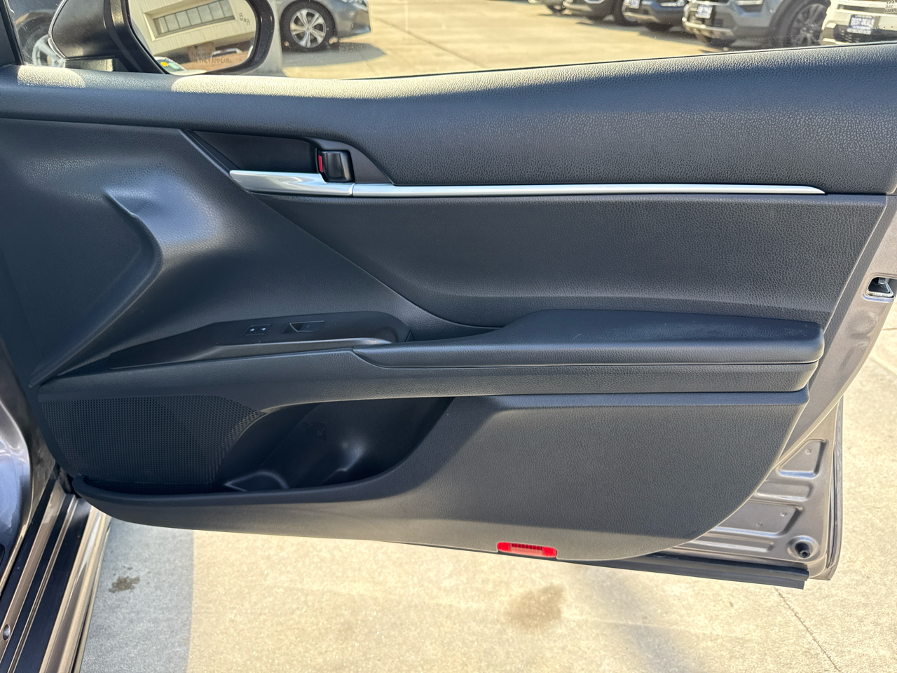 Toyota Camry SE Auto (Natl) 2023