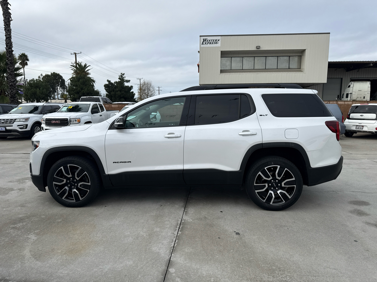 GMC Acadia FWD 4dr SLT 2021