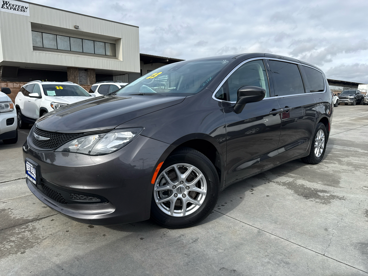 Chrysler Voyager LX FWD 2023
