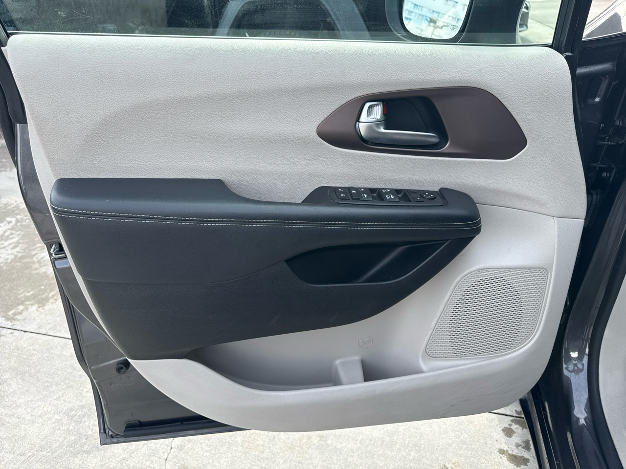 Chrysler Voyager LX FWD 2023