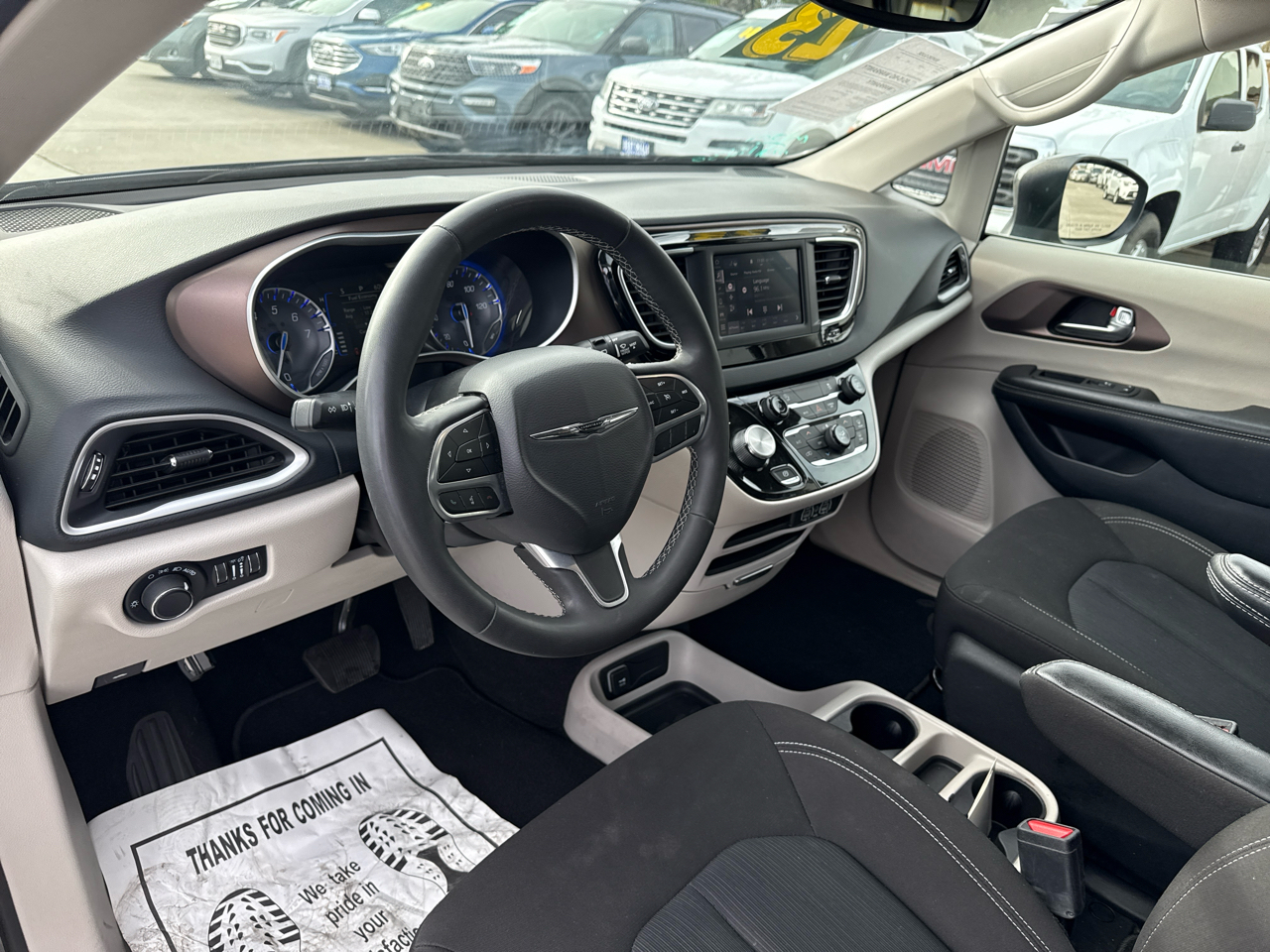 Chrysler Voyager LX FWD 2023