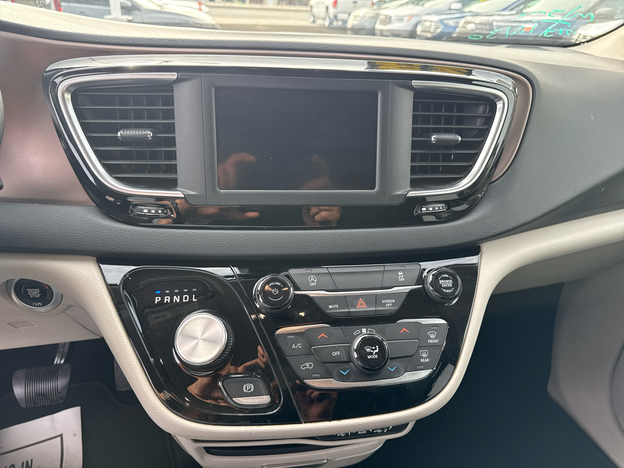 Chrysler Voyager LX FWD 2023