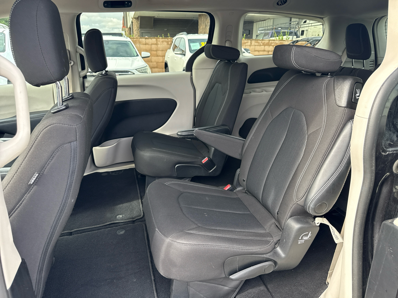 Chrysler Voyager LX FWD 2023