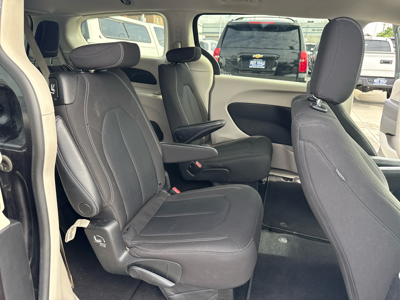 Chrysler Voyager LX FWD 2023