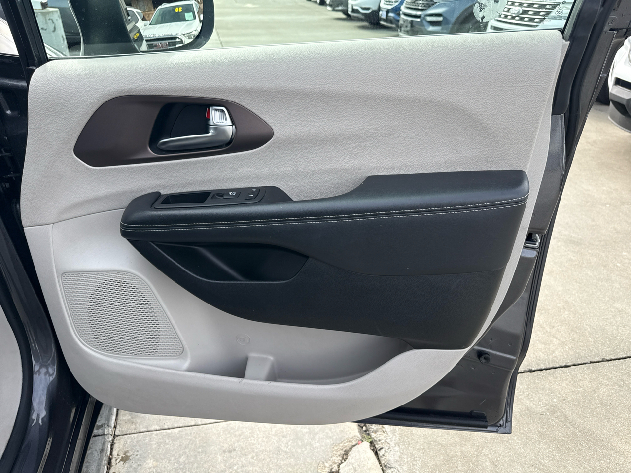 Chrysler Voyager LX FWD 2023