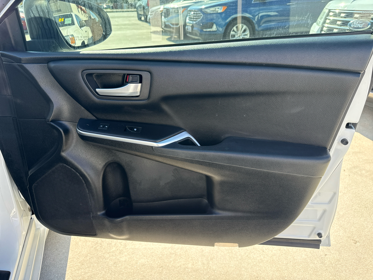 Toyota Camry XLE Auto (Natl) 2017