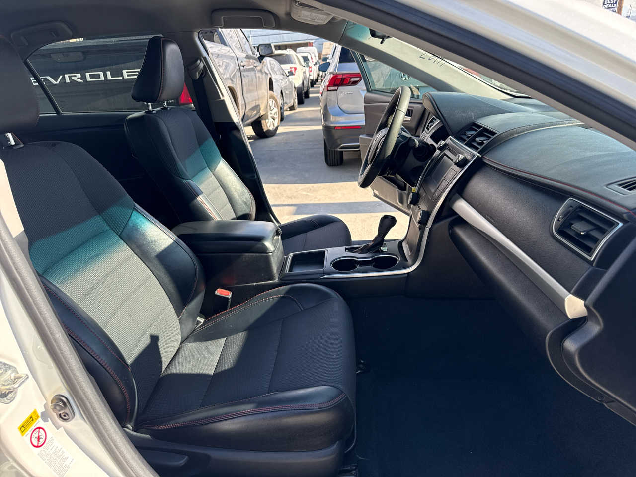 Toyota Camry XLE Auto (Natl) 2017