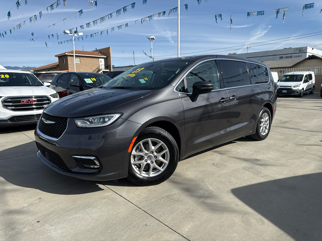 Chrysler Pacifica Touring L FWD 2023