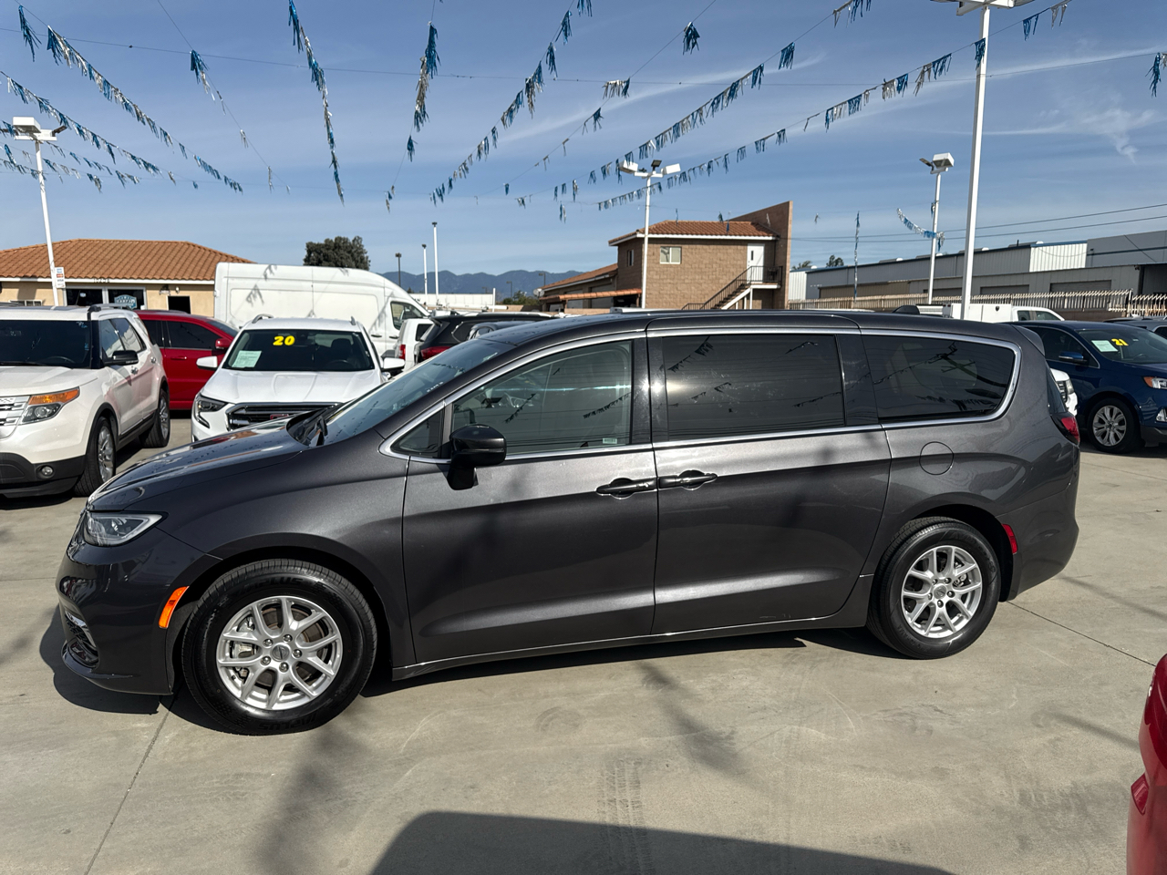 Chrysler Pacifica Touring L FWD 2023
