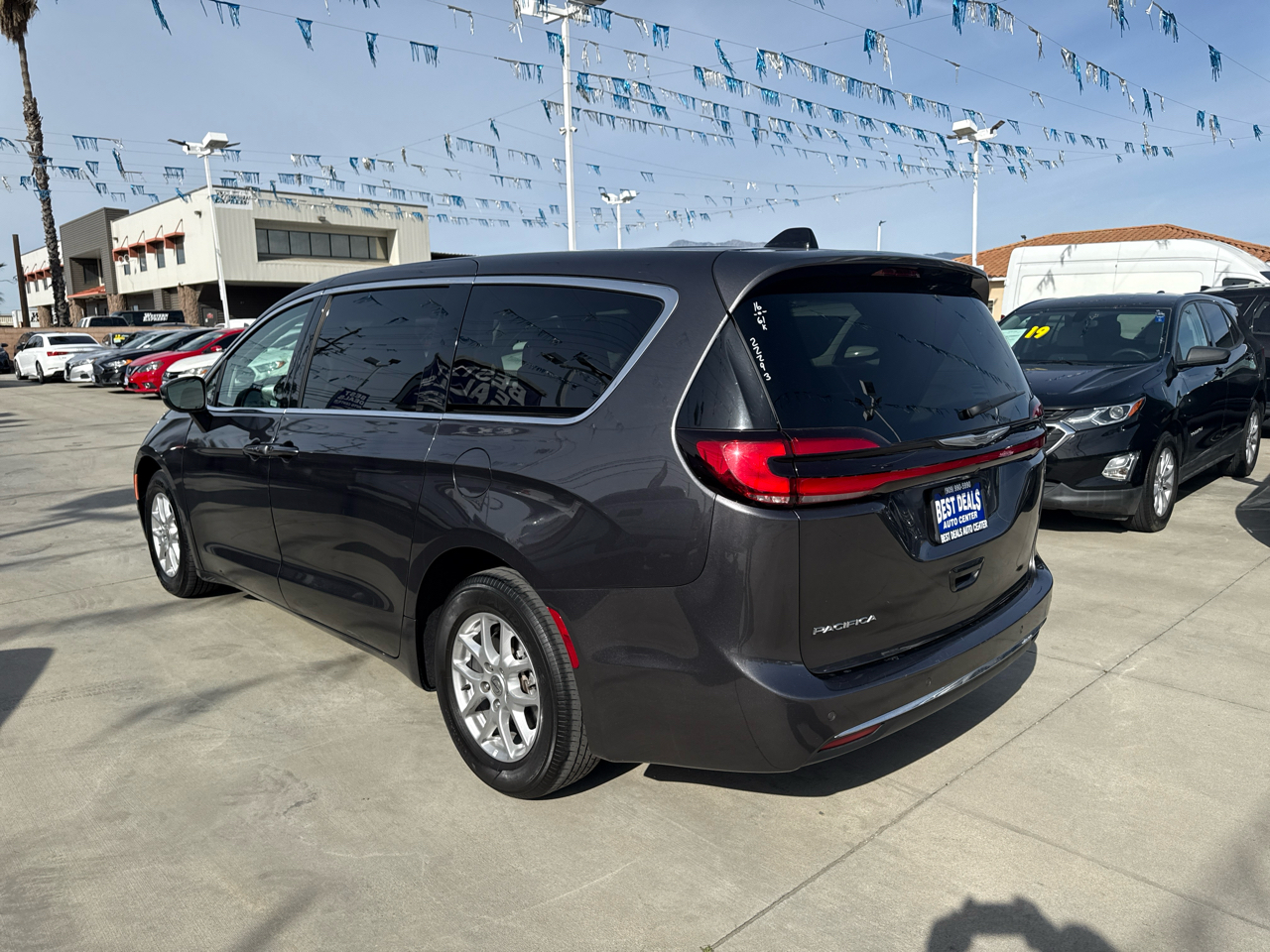 Chrysler Pacifica Touring L FWD 2023