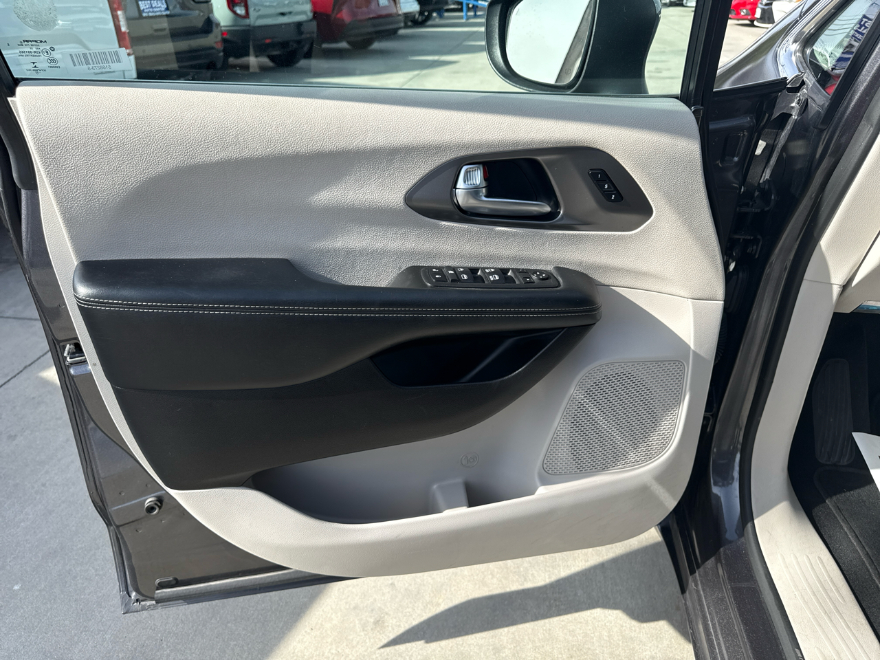 Chrysler Pacifica Touring L FWD 2023