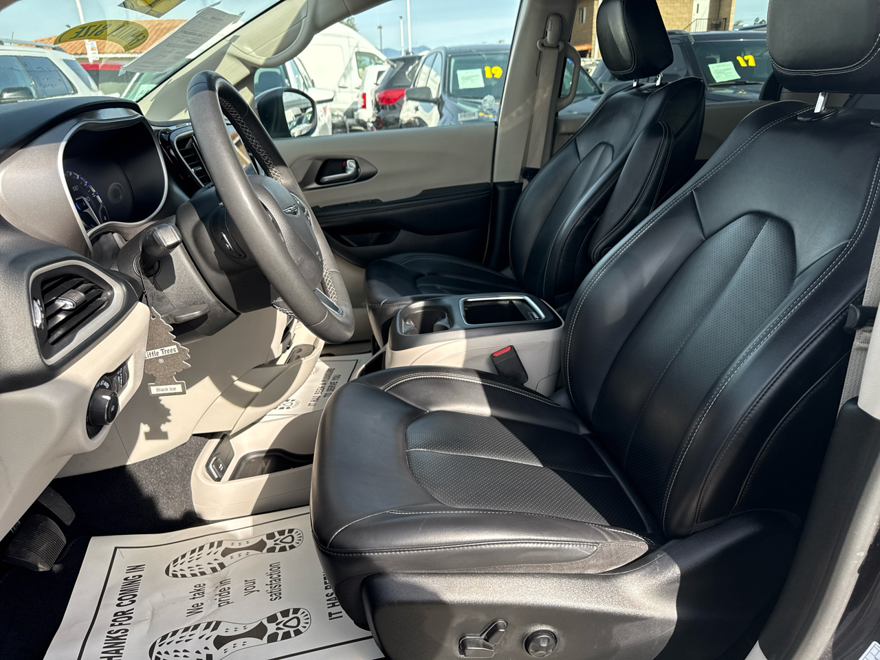 Chrysler Pacifica Touring L FWD 2023