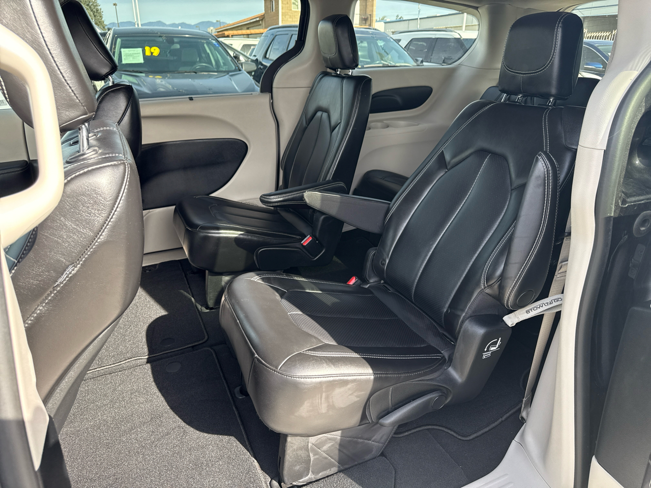 Chrysler Pacifica Touring L FWD 2023