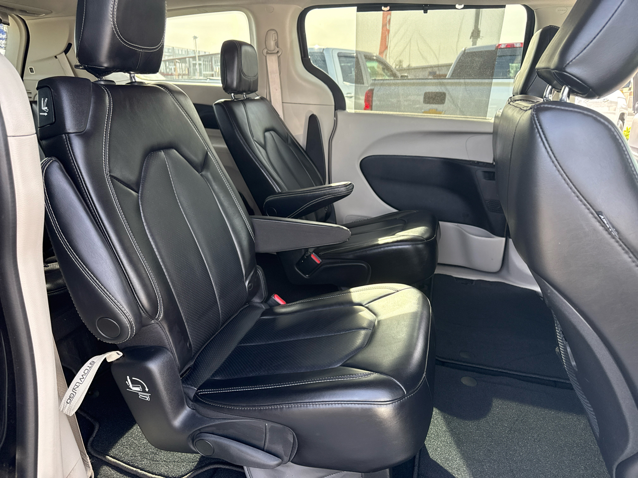 Chrysler Pacifica Touring L FWD 2023