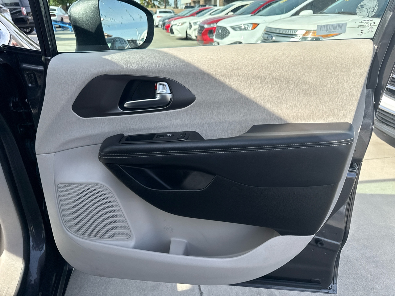 Chrysler Pacifica Touring L FWD 2023