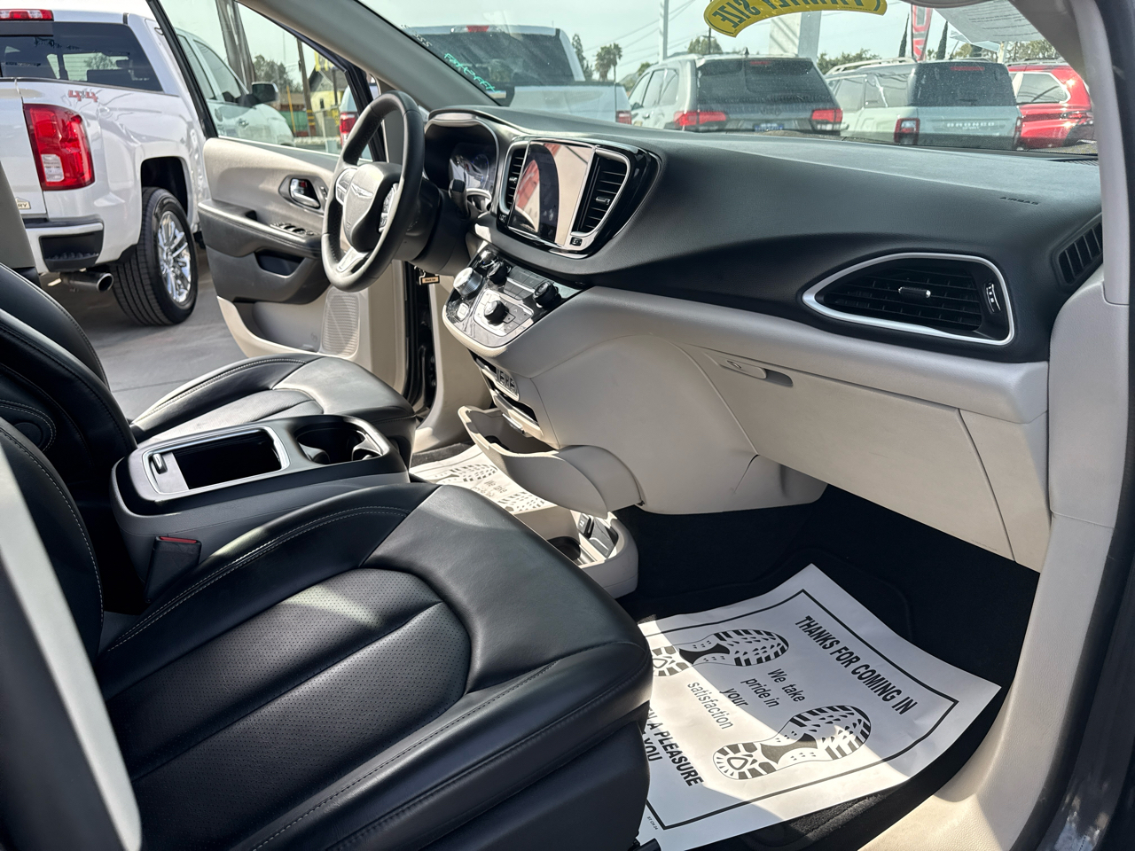 Chrysler Pacifica Touring L FWD 2023