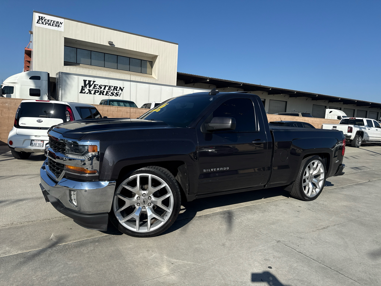 Chevrolet Silverado 1500 2WD Reg Cab 119.0" LT w/1LT 2016
