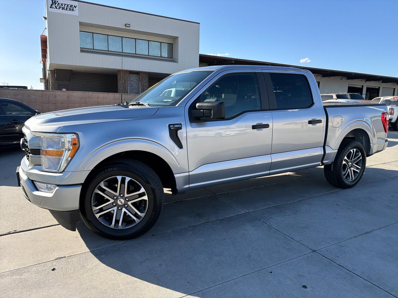 Ford F-150 2WD SuperCrew 145" STX 2021