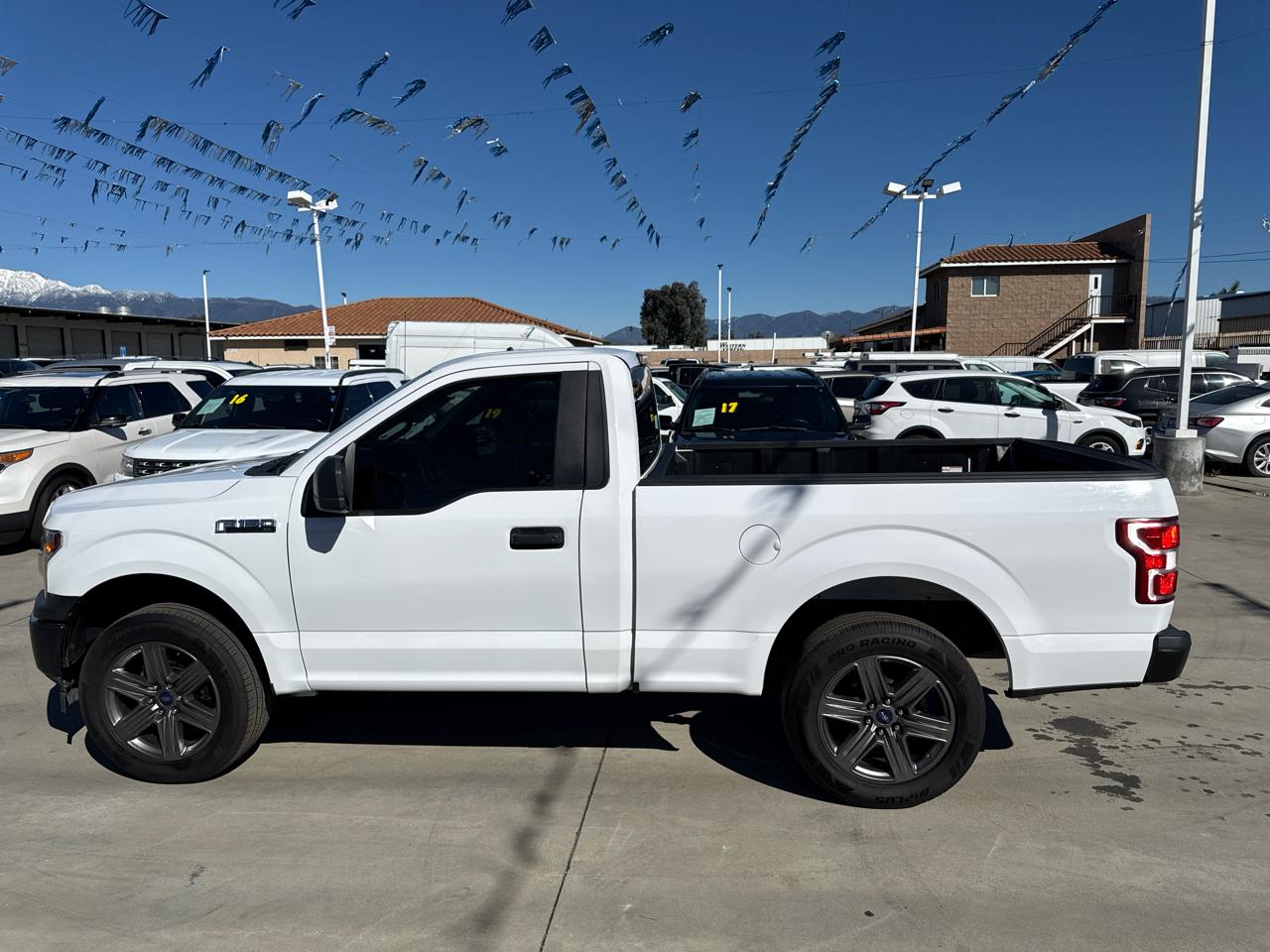 Ford F-150 2WD Reg Cab 122.5" XL 2020