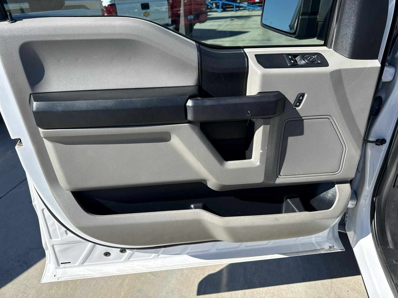 Ford F-150 2WD Reg Cab 122.5" XL 2020