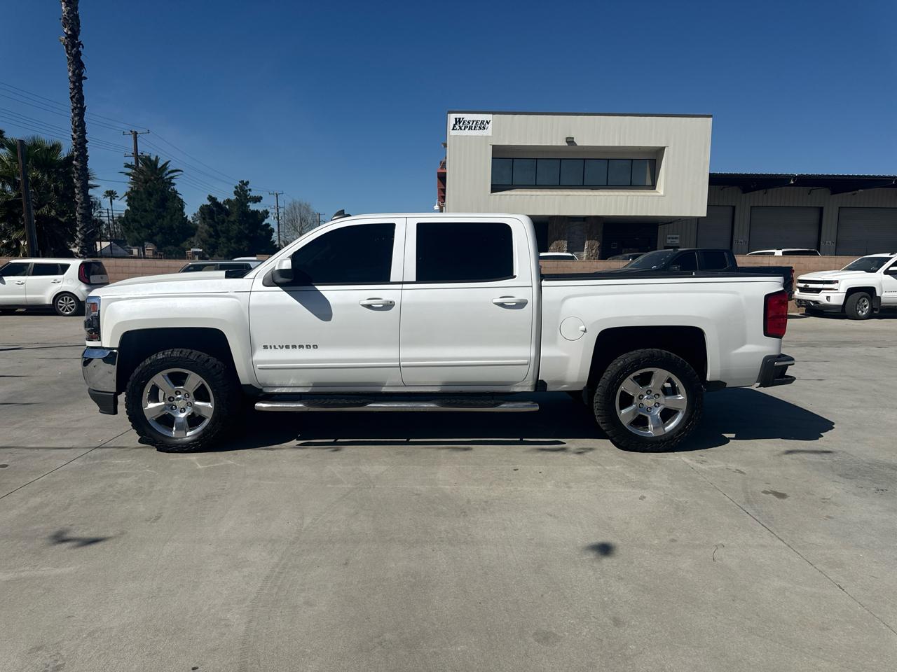 Chevrolet Silverado 1500 2WD Crew Cab 143.5" LT w/1LT 2016