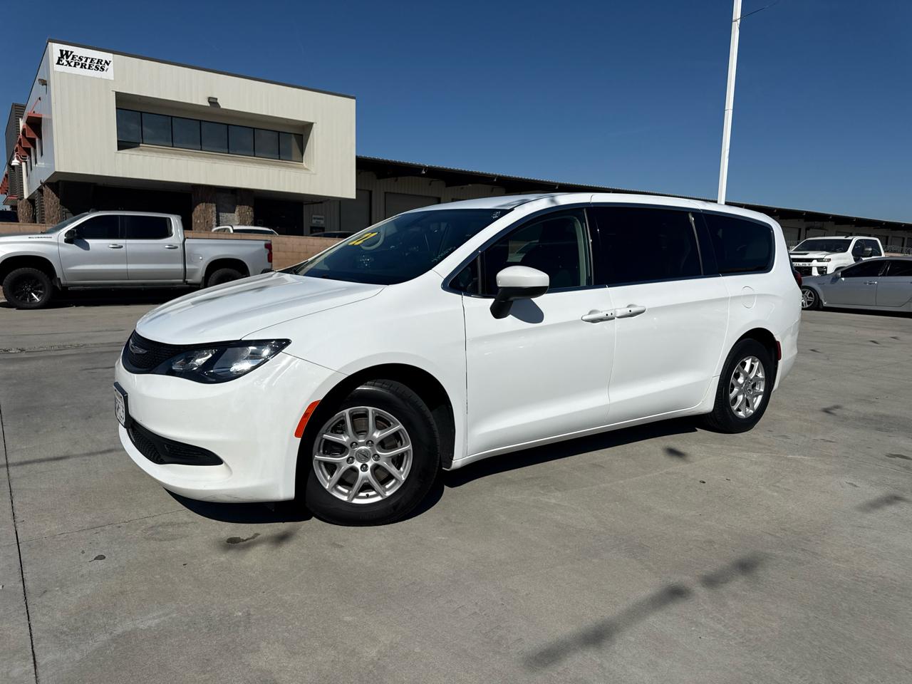 Chrysler Voyager LX FWD 2022