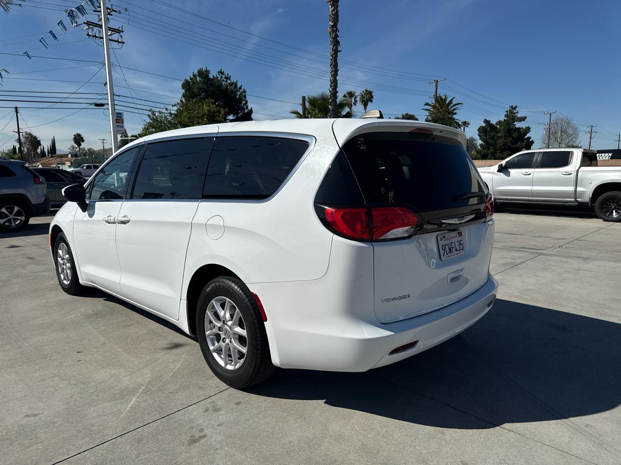 Chrysler Voyager LX FWD 2022