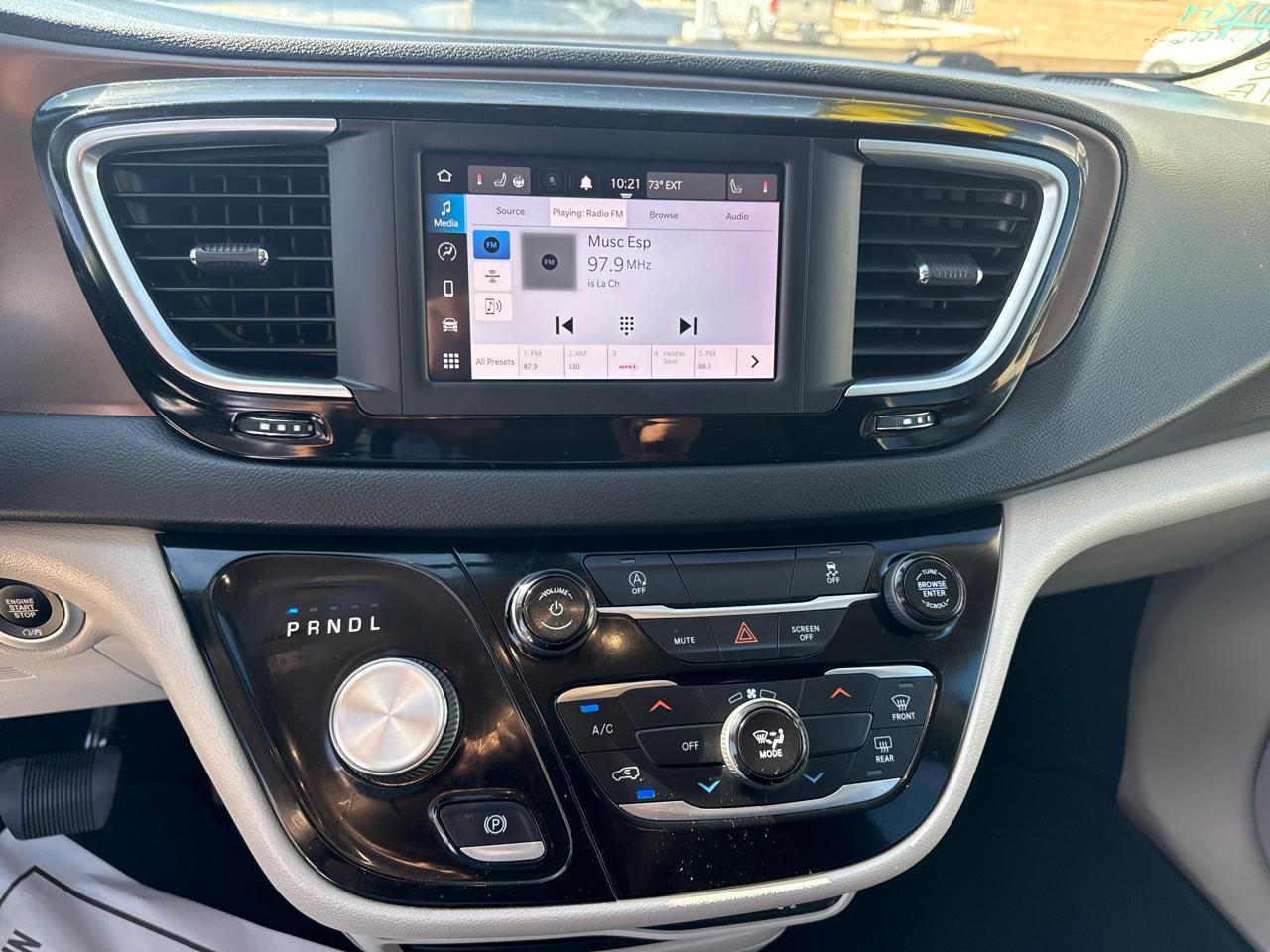 Chrysler Voyager LX FWD 2022