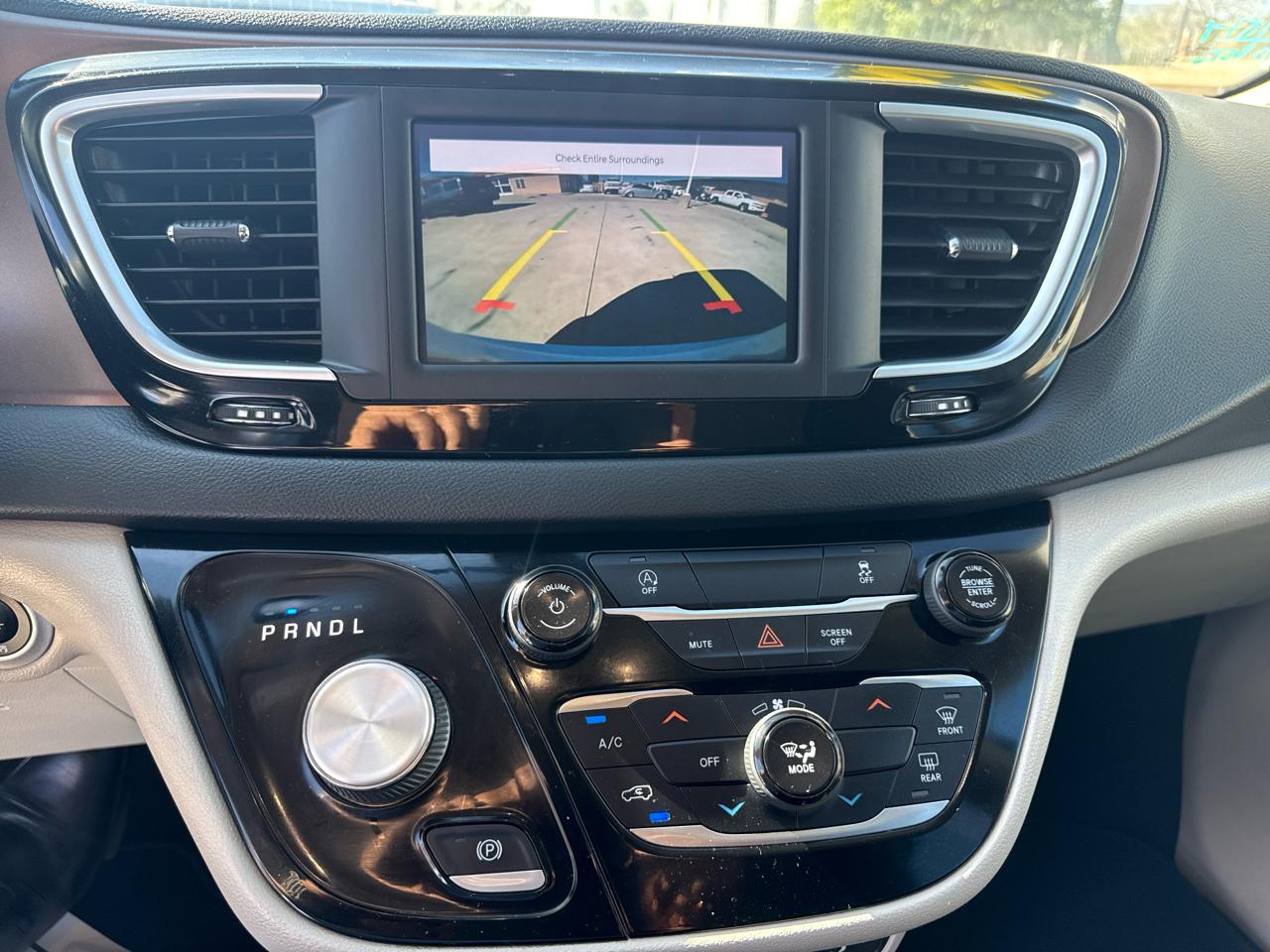 Chrysler Voyager LX FWD 2022